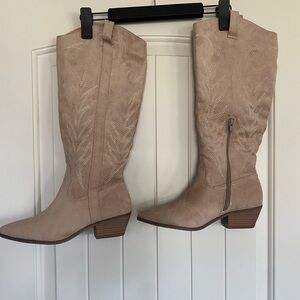 NWOT tan suede cowgirl boots size 7.5